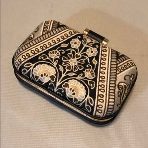 Limited Edition NWOT Spartina clutch w/ chain